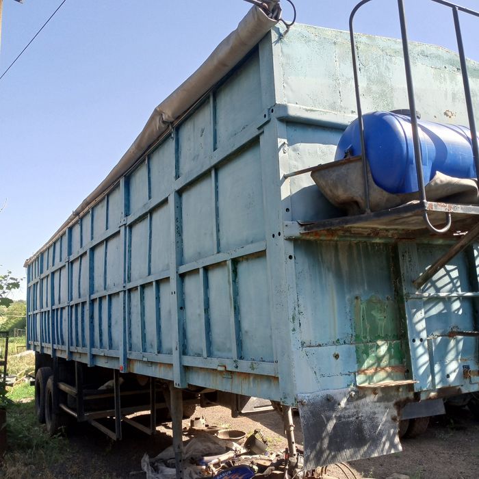 Продам полуприцеп зерновоз 40кубов