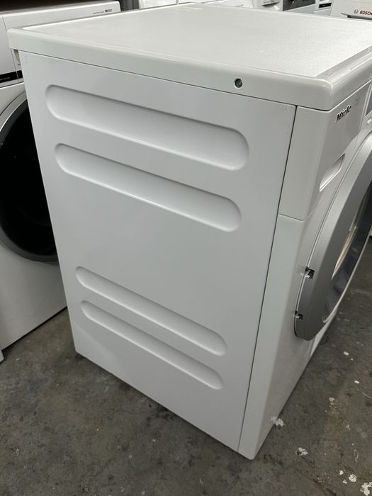 Сушильна машина Miele TKB440WP