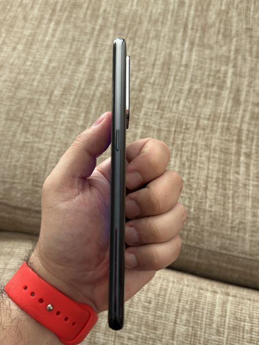 Oppo A94 5G com ecran rachado mas a funcionar