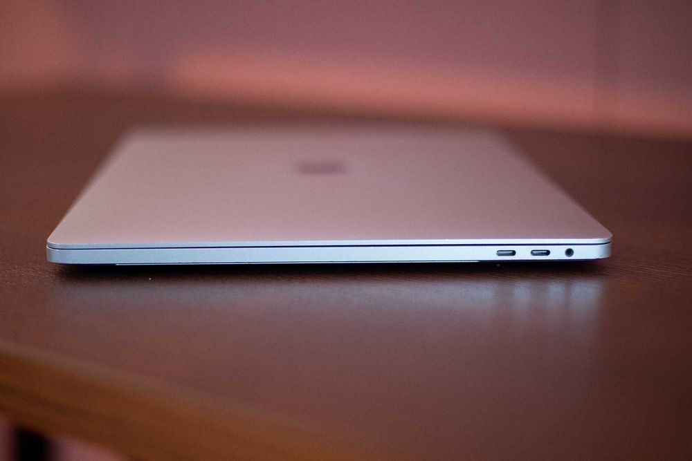 MacBook Pro 16" A2141 Touch - 2019 (i7 2.6/16GB/SSD/Radeon Pro 5300M)