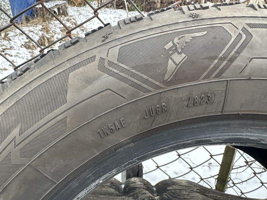 Продам зимові  шини goodyear ultragrip performance 3 195 65 r15 91t
