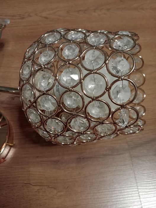 Продам люстру с лампочками