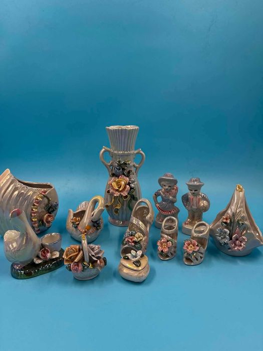 ZESTAW figurek porcelanowych.