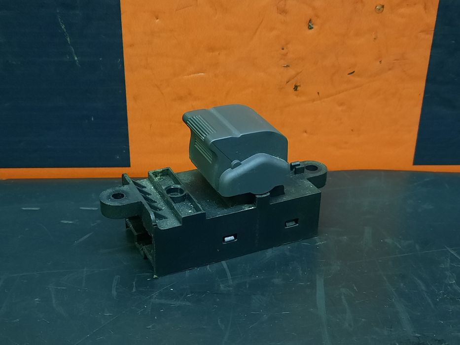 Comando / botão / interruptor vidros frente direito ISUZU ELF Chassis