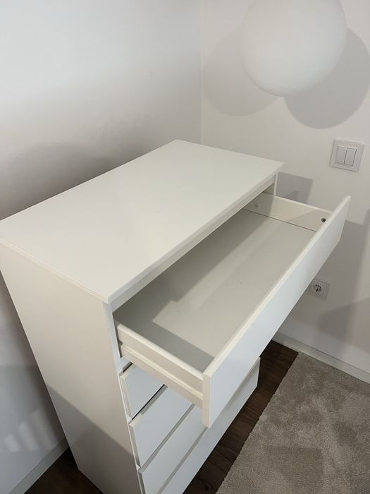 Cómoda com 5 gavetas