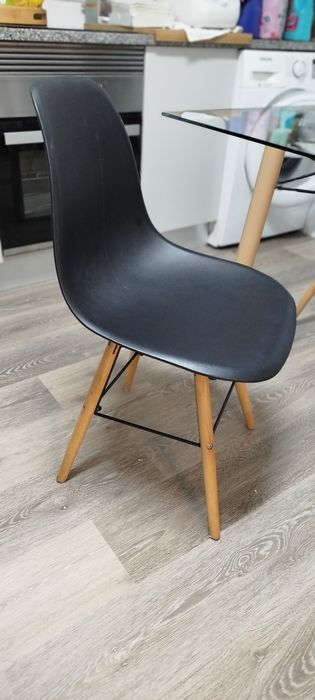 Mesa vidro e madeira com 3 cadeiras