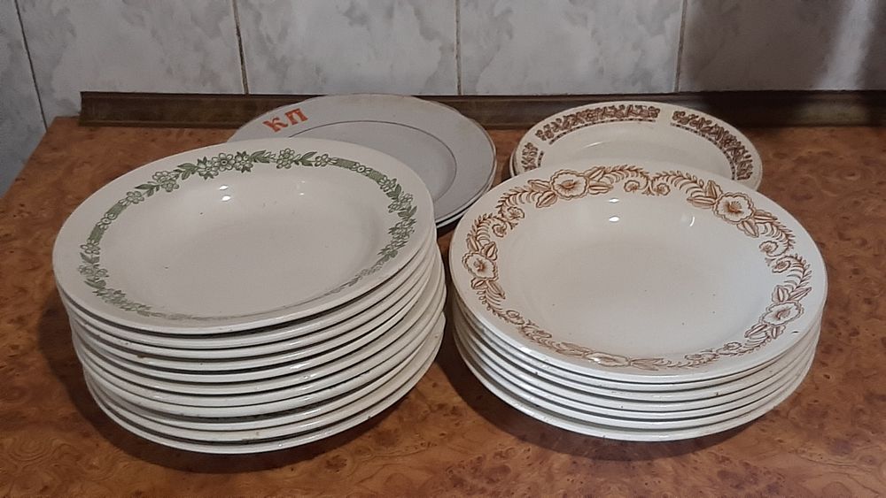 Тарелки большие глубокие, малые глубокие, и плоские