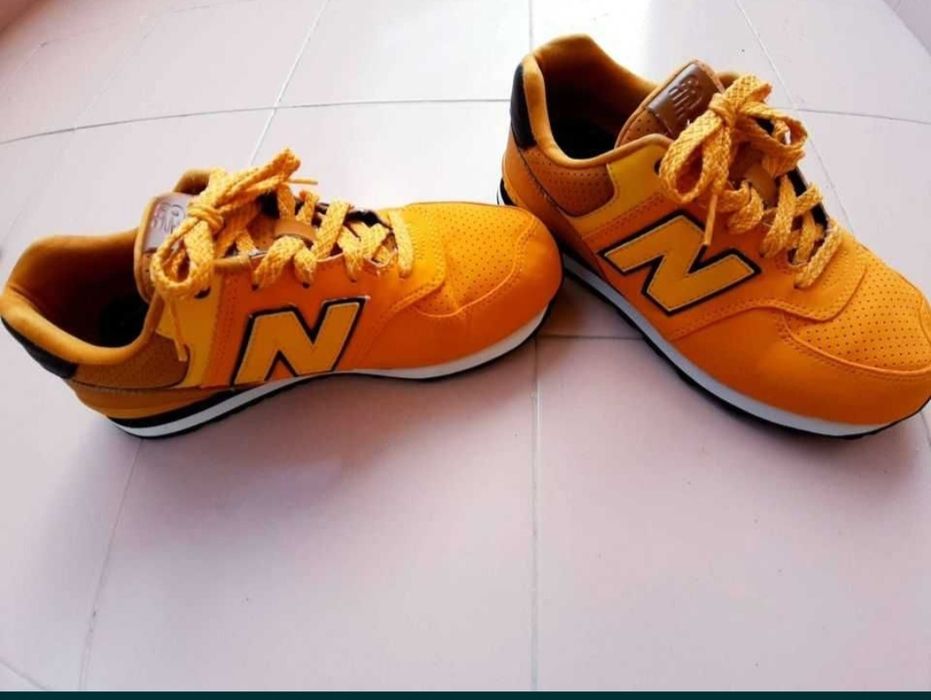 Ténis NB amarelo