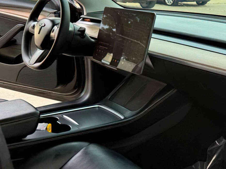Tesla Model 3 Long Range      2022