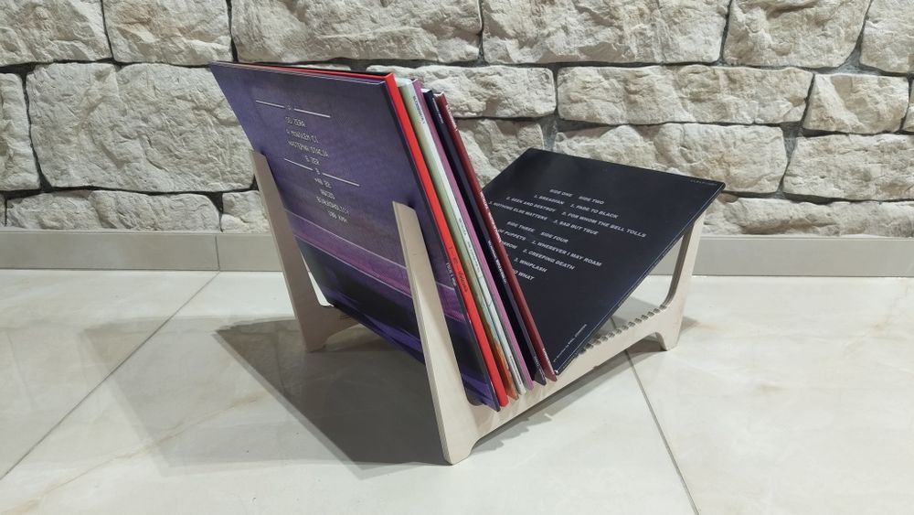 Stojak na płyty winylowe – nowoczesny, minimalistyczny