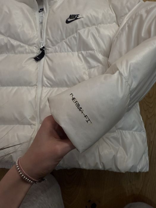 Пуховик nike белый
