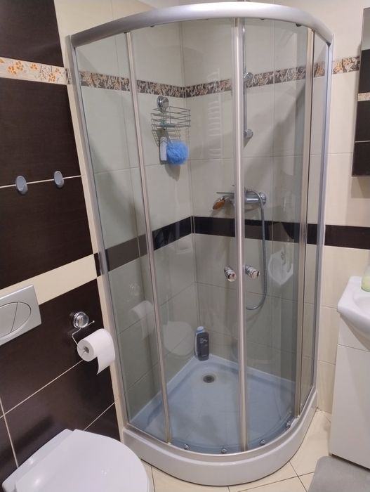 Kabina prysznicowa - drzwi przesuwne z brodzikiem