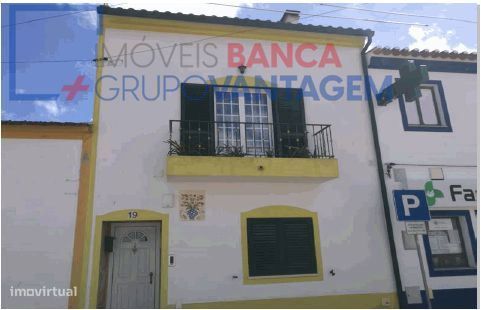 Moradia T2, (parte indivisa correspondente a 50%), em banda, no Bai...