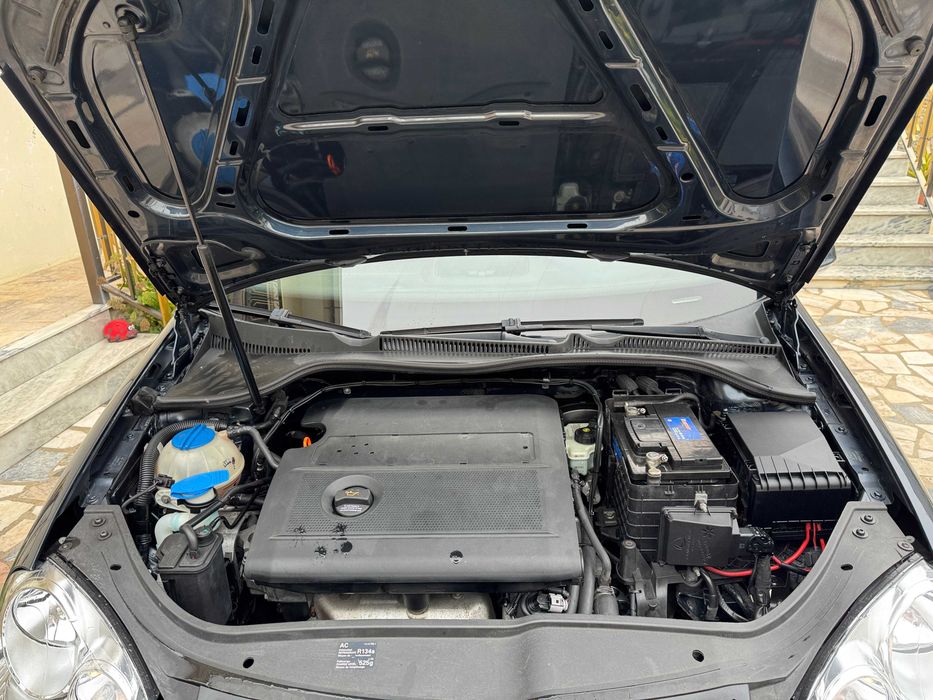VW Golf V 1.4 Gasolina