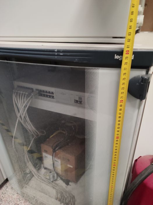 Rack de Rede Legrand 82x60x60 + Switch 3Com SuperStack II 24 Porta