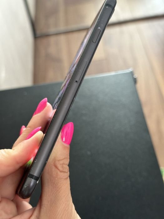 Iphone 8 uszkodzone plecy 64 GB