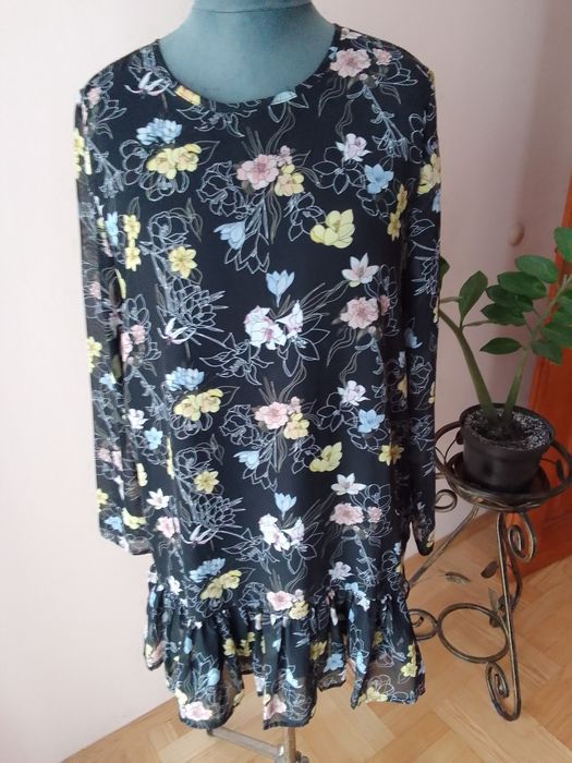 Sukienka w kwiaty XL