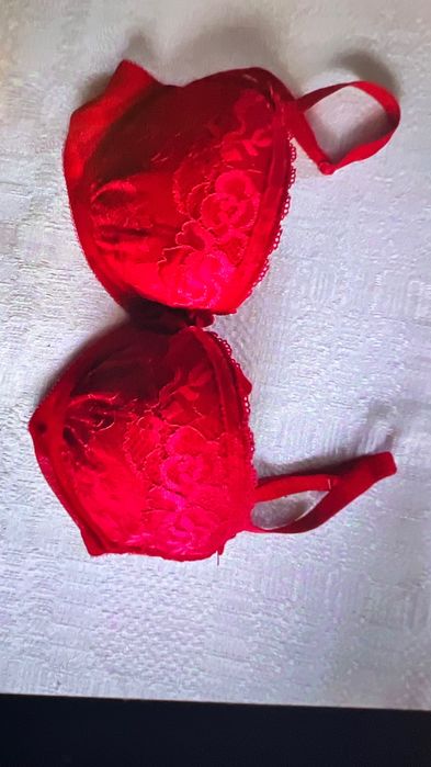 Biustonosz czerwony koronkowy