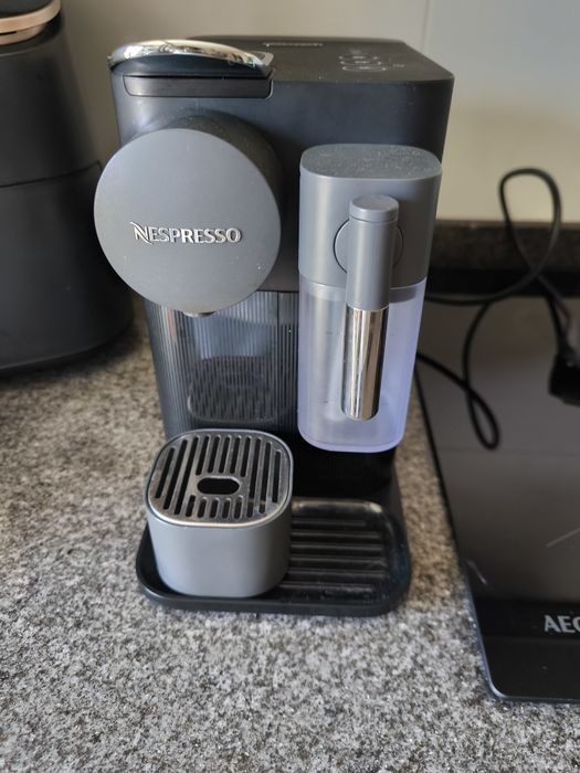 Máquina de Café DeLonghi Nespresso