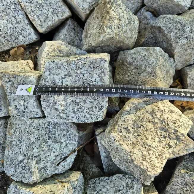 Kostka granitowa – różne wymiary, idealna do ogrodu i wykończeń