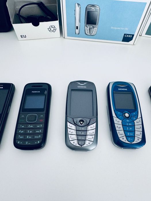 Zestaw kolekcjonerskich telefonów komórkowych Nokio, Siemens, Huawei