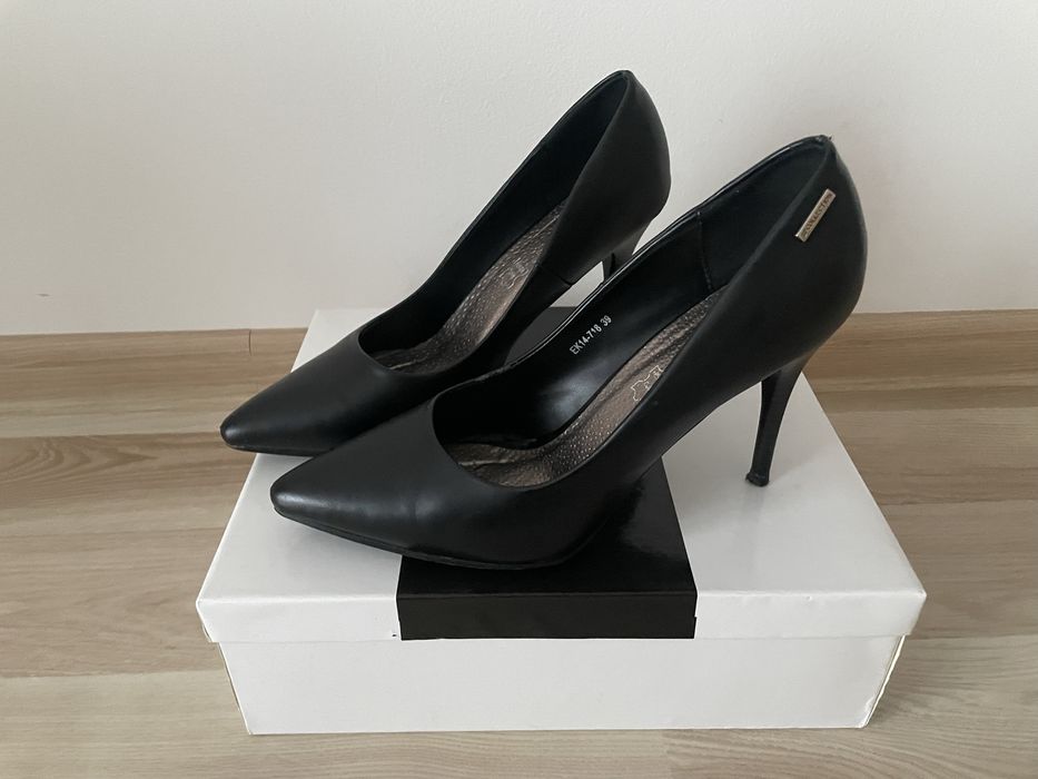 Szpilki czółenka czarne 39