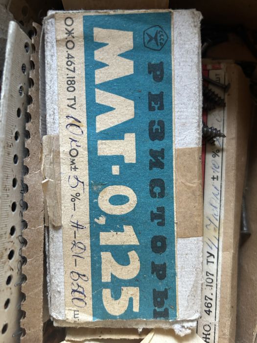 Постійні резистори з дротяними висновками