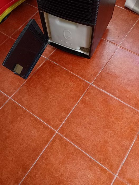 Desumidificador AEG preto