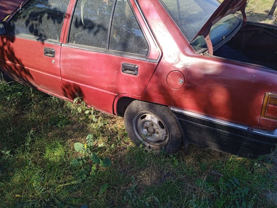 Продам мітсубісі лансер 87