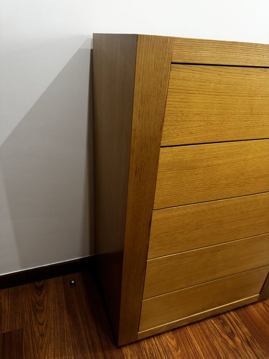 Conjunto de quarto em madeira de carvalho – cama, cómoda e estante