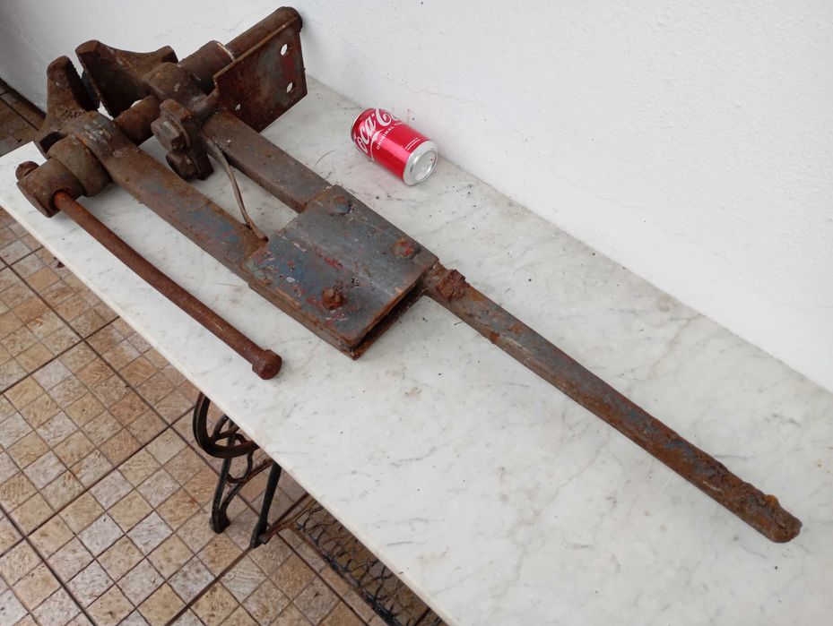 Torno Antigo de Ferreiro com Haste Enorme Raro Ferramenta Funcional