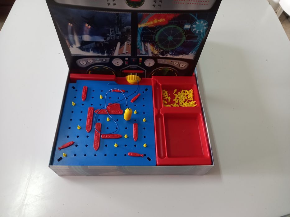 Jogo Batalha Naval Eletrónica da marca Clementoni.