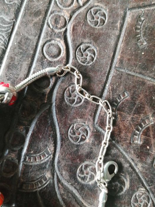 pulseira em metal , com alguns anos