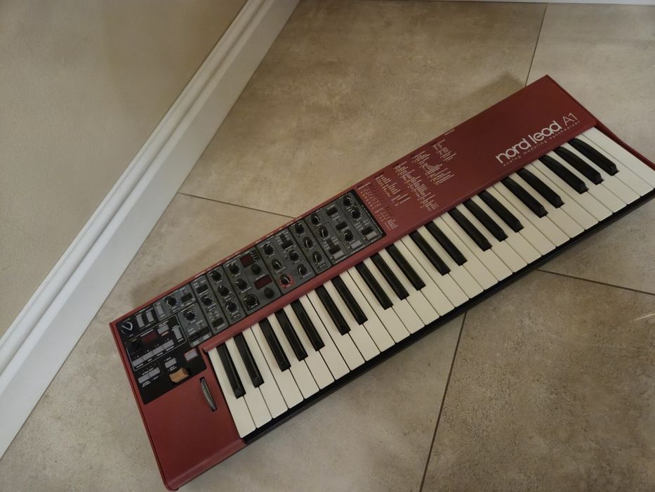 Syntezator Nord Lead A1
