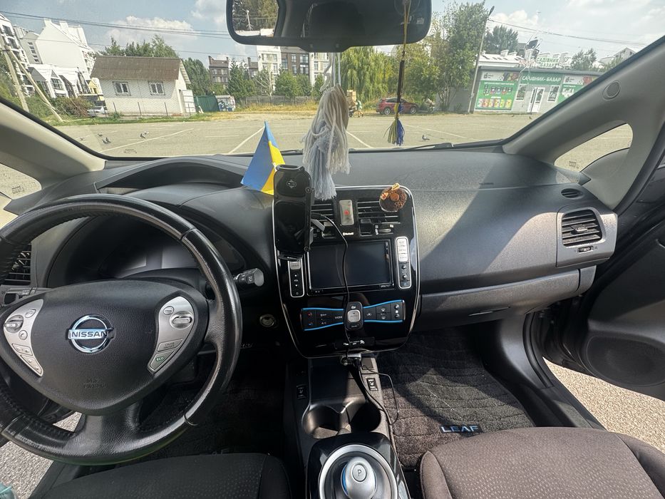 Продам Nissan Leaf 2016