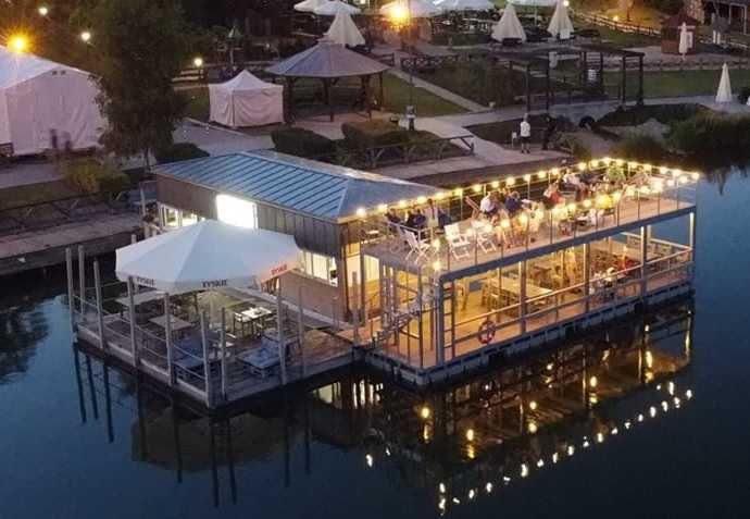 Houseboat Domek na wodzie Jacht Działka nad jeziorem Dom letniskowy