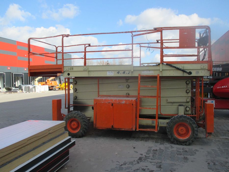 podnośnik nożycowy zwyżka koszowy 15 - 18m wynajem jlg genie haulotte