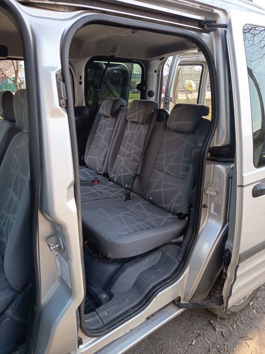 Форд Коннект 2010 пасажир