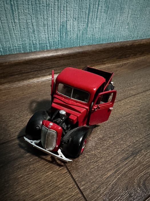 Машинка моделька 18 см