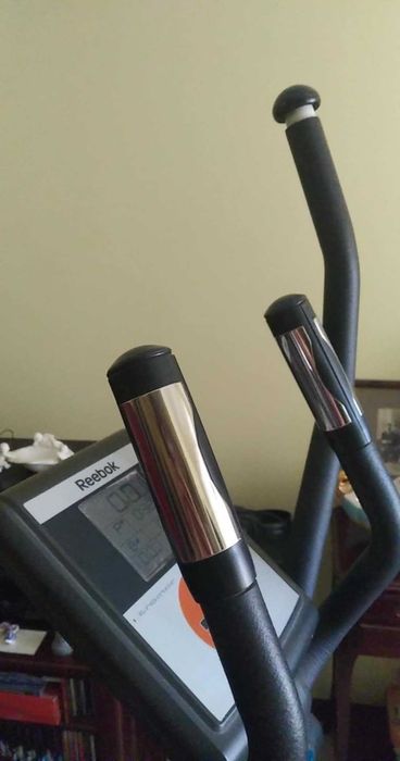 Elíptica Reebok profissional