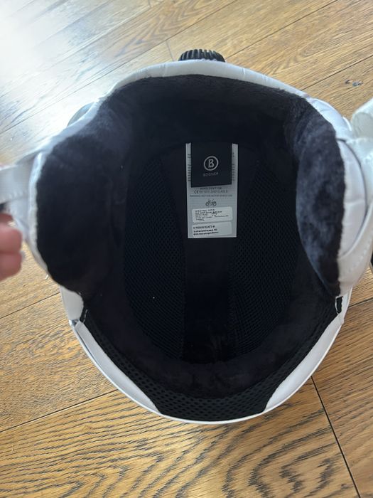 Каска ддя катання на лижах