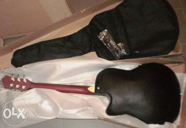 Guitarra roundback vermelha tipo ovation