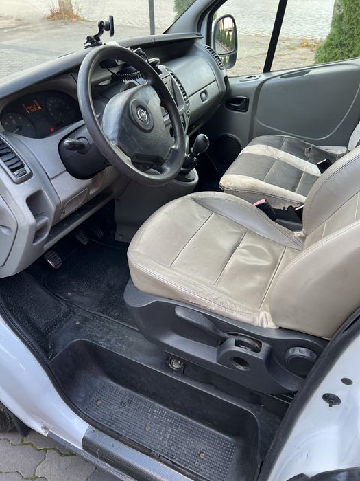 Opel Vivaro 2.5 long