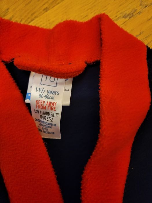 Zestaw polarowy szlafrok, śpiochy z serii Tomek i przyjaciele.