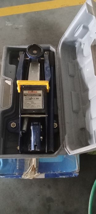 Macaco hidráulico 2000 kg com cx