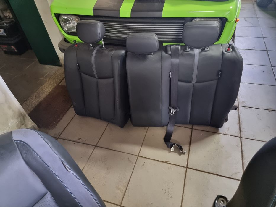 Nissan Leaf Bancos em pele e Forras porta em tecido