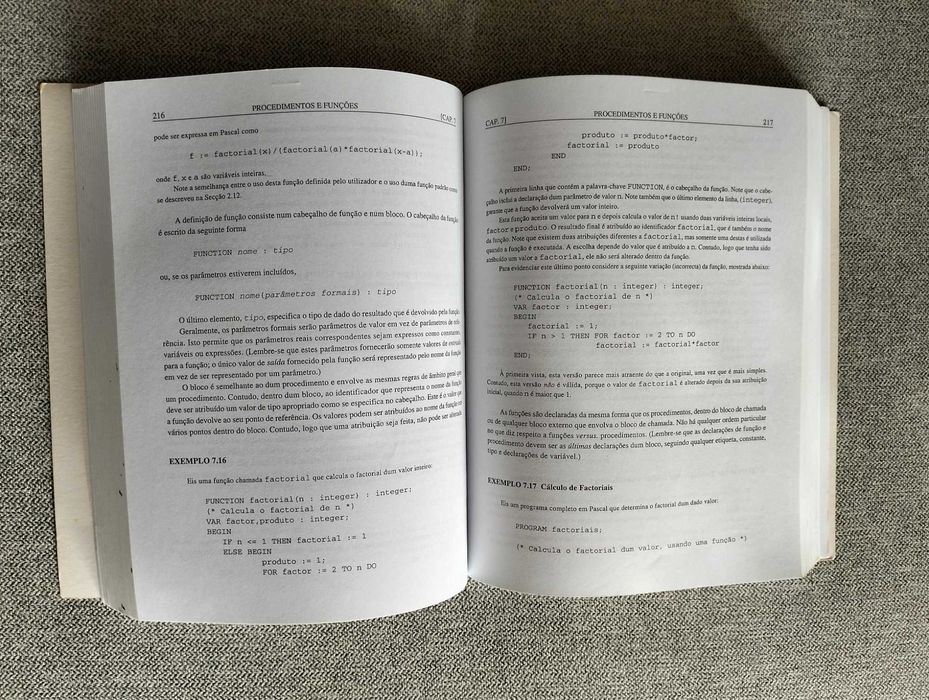 Livro "Programação em Pascal" de Byron S. Gottfried