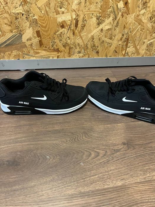 Продам кроссовки Nike