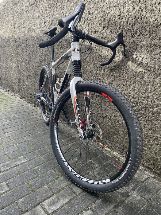 Cannondale f800sl transformada para Monster Gravel