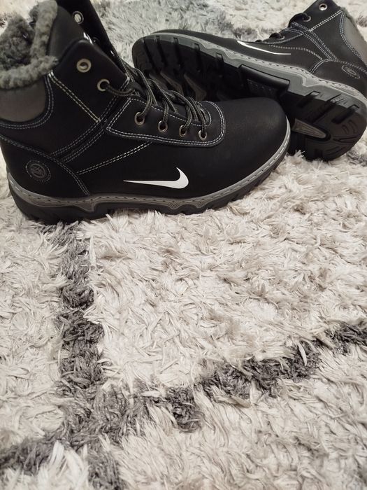 Nowe zimowe buty męskie.